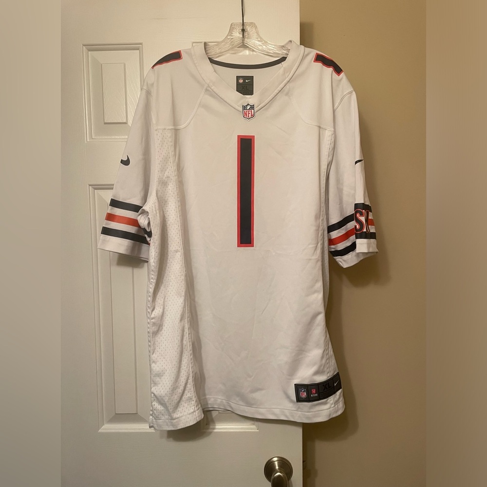 Chicago Bears Jersey Mens XL White NFL Football Justin Fields Nike